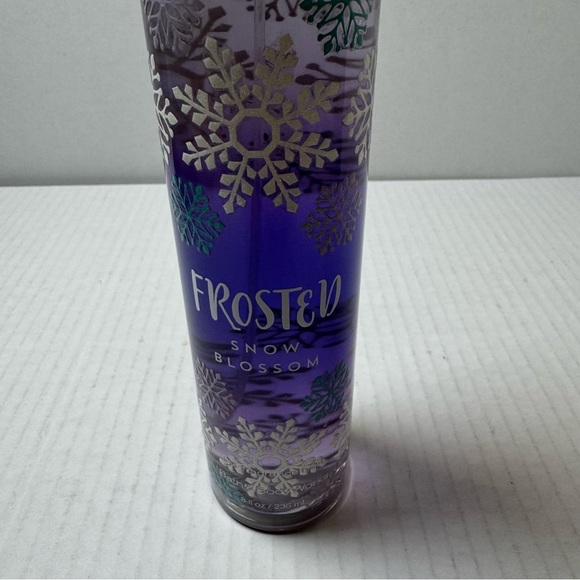 Bath And Body Works FROSTED SNOW BLOSSOM Originals 8 oz Fragrance Spray NEW - Picture 5 of 5